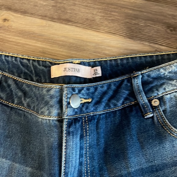 Just Fab distressed jeans size 33 - Picture 4 of 8